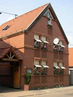 wpe3.jpg (12206 bytes)